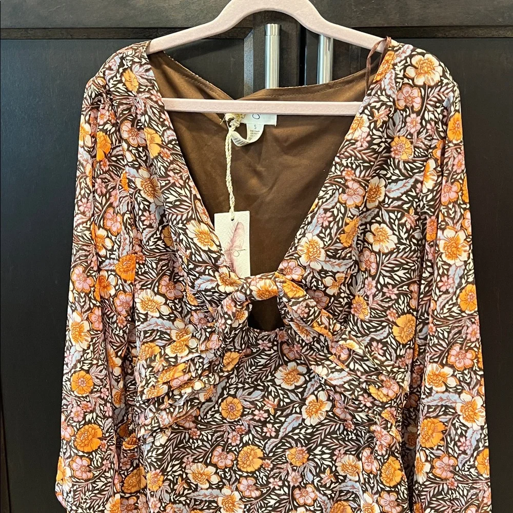 Jessica Simpson New with tags 
Floral V-Neck Dress with Bow Detail - Picture 2 of 7